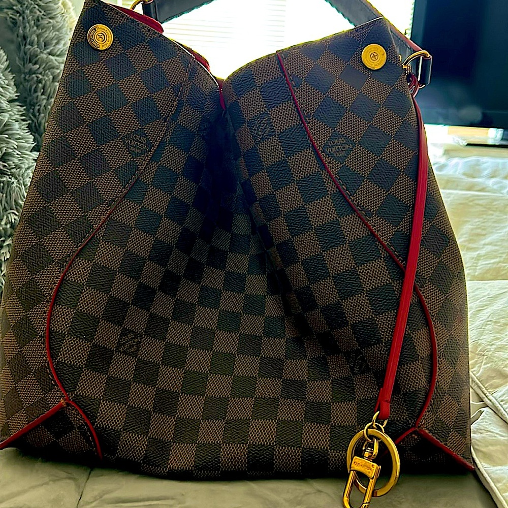 Large Louis Vuitton, It comes with a Box and Dust bag. NO LOW BALL OFFERS.